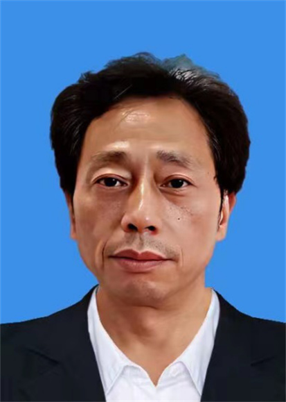 龙湘平 （美术部名誉校长）